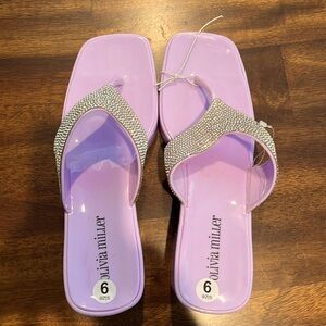 NWOT Olivia Miller Suzzie Heeled Thong Sandals lavender size 9